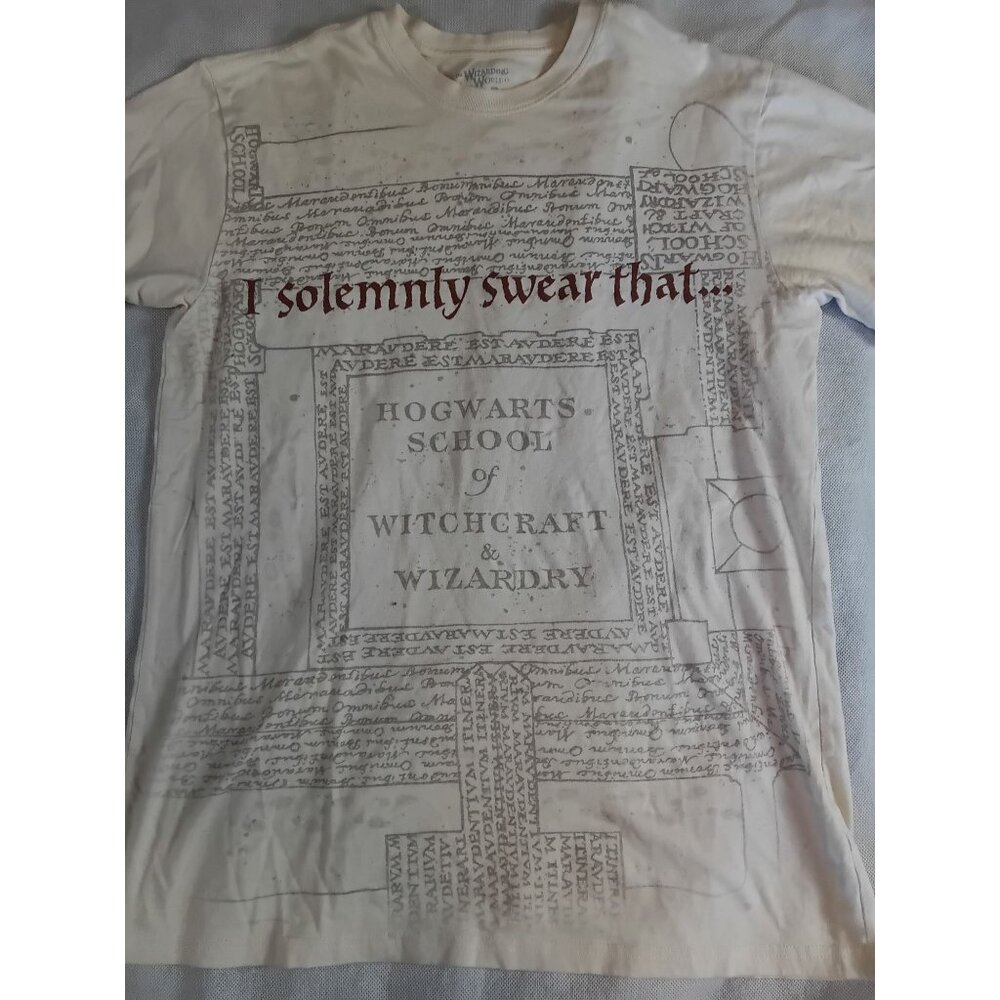 Harry Potter Hogwarts School T-Shirt Medium Wizarding World Universal Studios